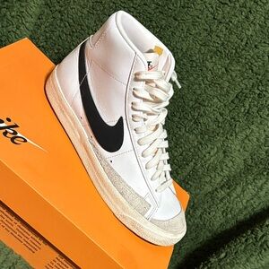 Nike White and Black High-Tops